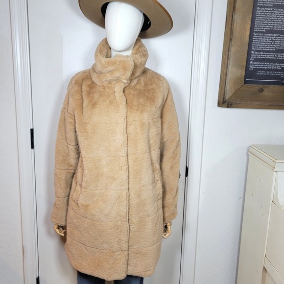 NVLT Faux Fur Teddy Button Coat Size Small Fall Jacket Chic Old Money - Picture 1 of 16